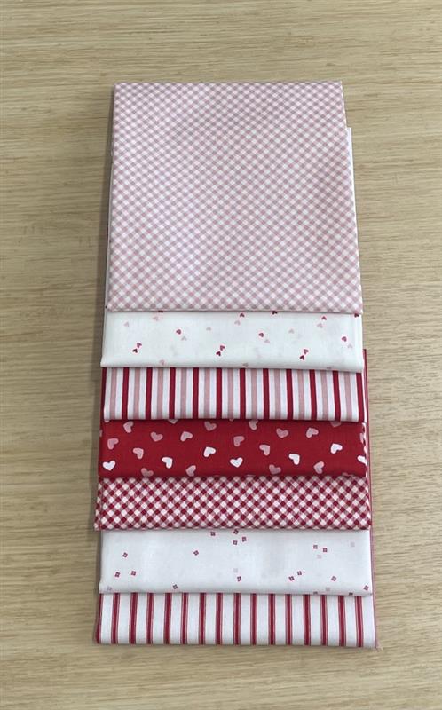 Sugarplum Sweethearts Fat Quarter Fabric Bundle (7)