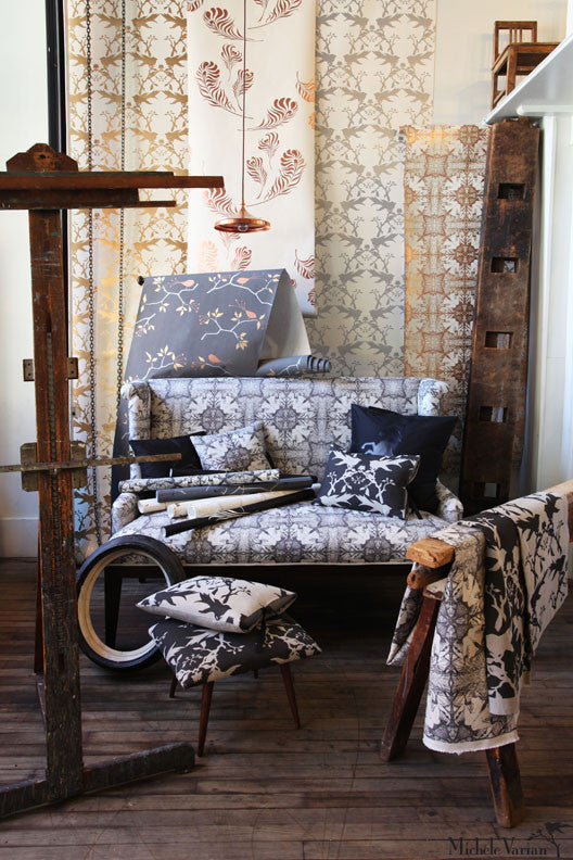 Thornbird Wallpaper Snow Metallic Silver