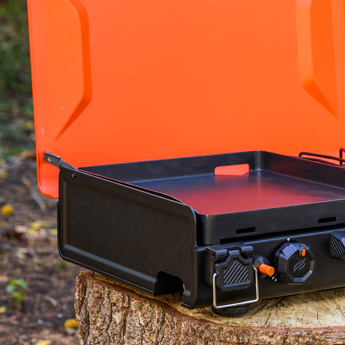 The built-in hood latches keep your griddle plate protected when traveling.