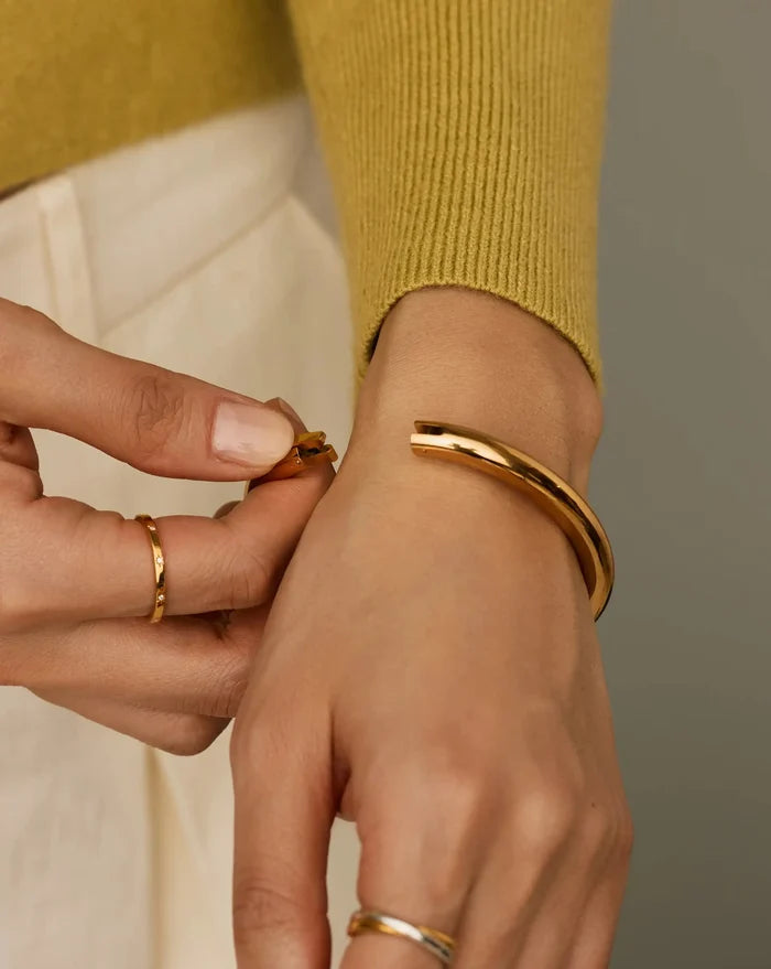 Chunky Round Hinged Bangle | 18k Gold Plated Bracelets Missoma