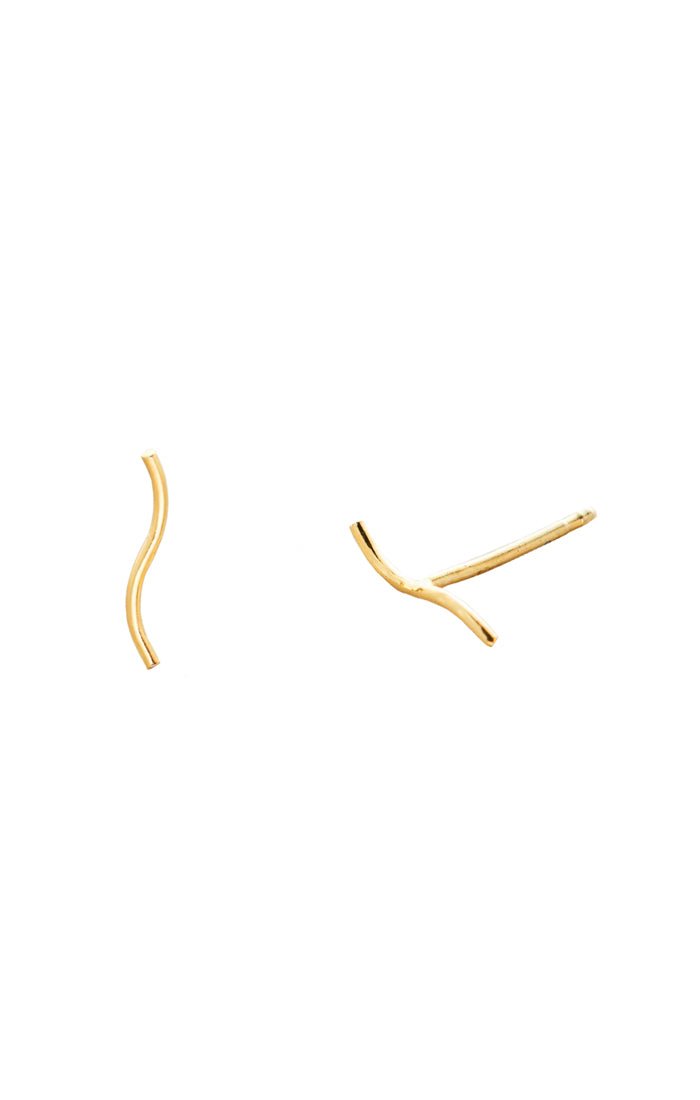 Curve Bar Stud in Gold