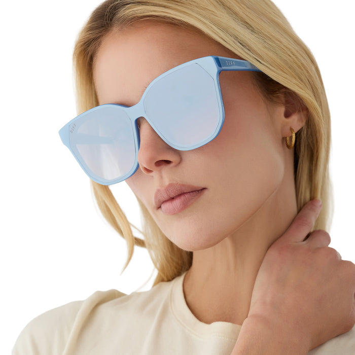 on model - female wearing diff eyewear featuring the gia square sunglasses with a thistle light purple frame and lavendar mirror lenses angled view
