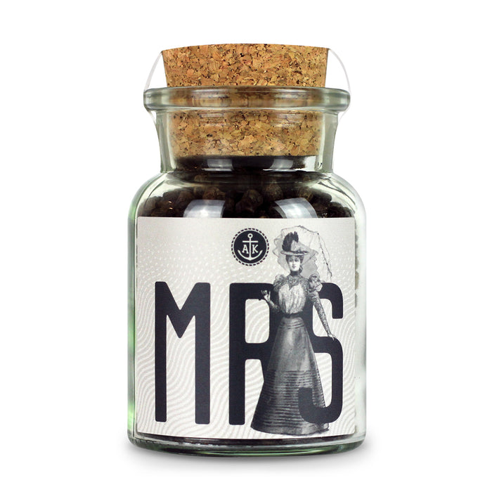 Mrs. Pepper von Ankerkraut im Korkenglas auf weißem Hintergrund.