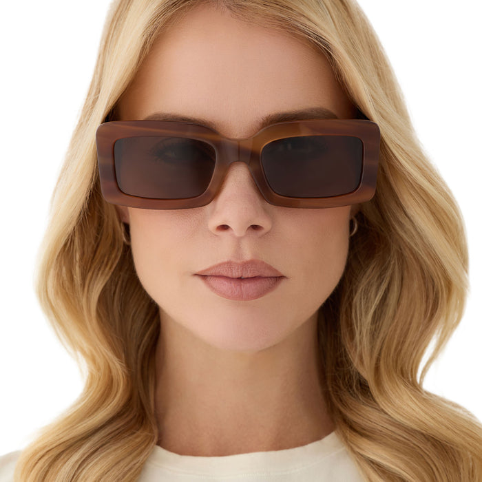 on model - female wearing diff eyewear featuring the indy rectangle sunglasses with a tawny brown tortoise frame and brown polarized lenses front view