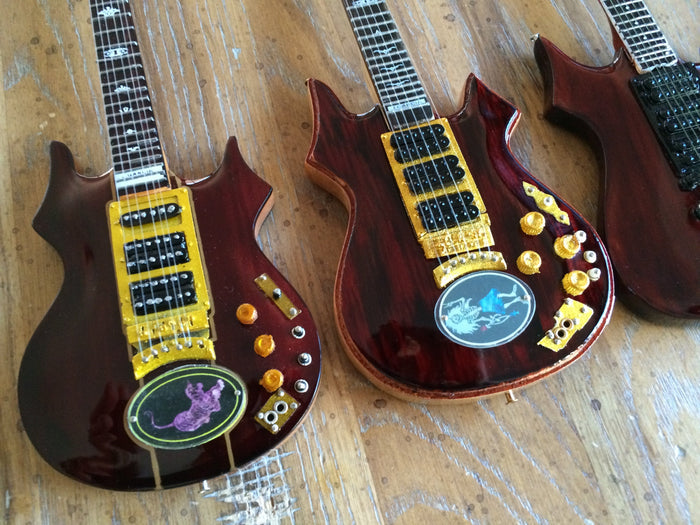 JERRY GARCIA™ - TRIBUTE SET OF 6 - MINI GUITAR