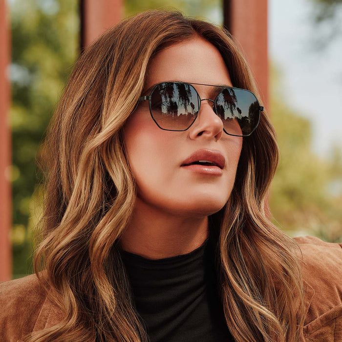 lifestyle - female jojo fletcher wearing diff eyewear joelle navigator sunglasses with a black metal frame and grey gradient lenses front view