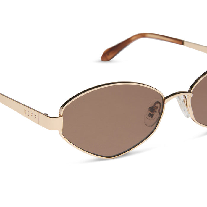 jojo fletcher x diff eyewear jordy cat eye sunglasses with a gold metal frame horn tortoise temples and brown lenses detailed view