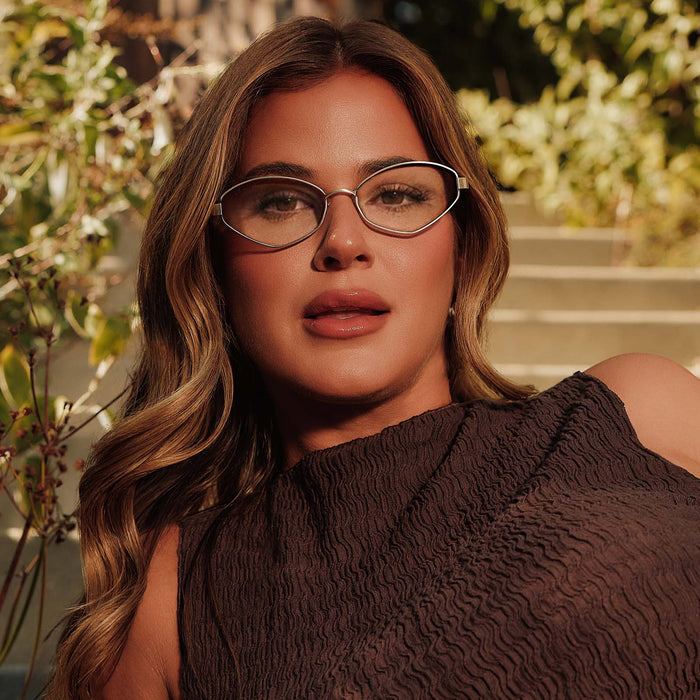 lifestyle - jojo fletcher wearing diff eyewear jordy cat eye prescription glasses with a gold metal frame and chocolate crystal temples outside