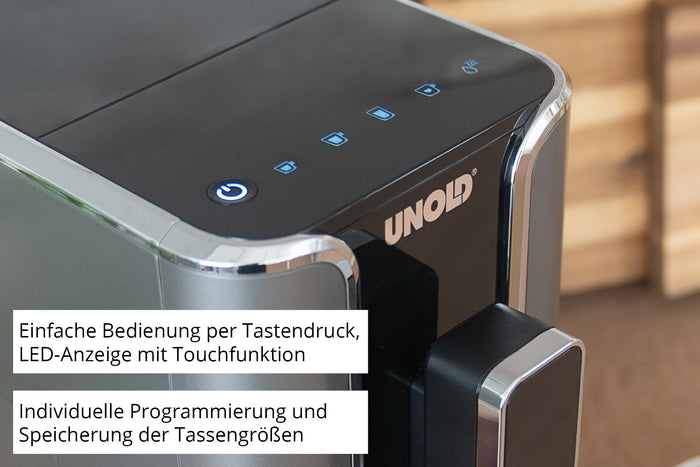 Nahaufnahme des Kaffeevollautomaten LUCA von Unold mit Touchpanel und beleuchteten LED-Icons. Einfache Bedienung per Tastendruck, individuelle Programmierung und Speicherung der Tassengrößen.