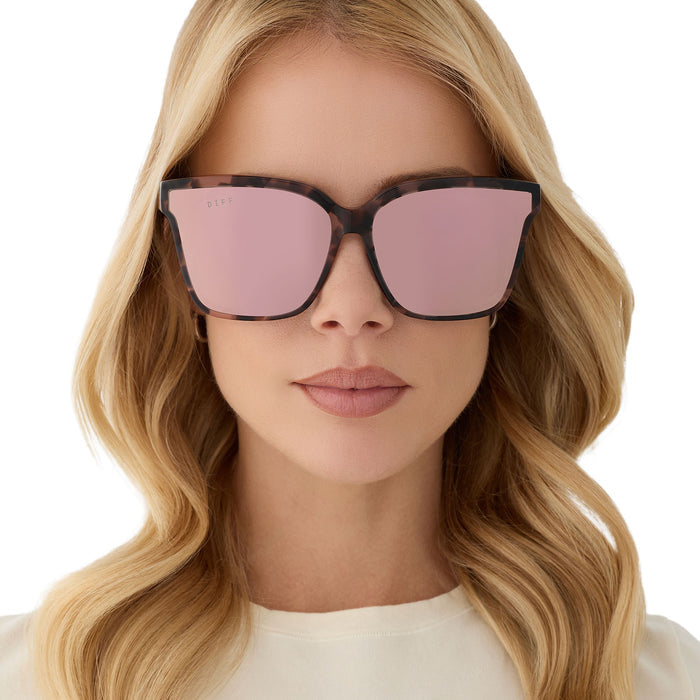on model - blonde female wearing diff eyewear featuring the meredith ii square sunglasses with a himalyan tortoise frame and taupe mirror lenses front view
