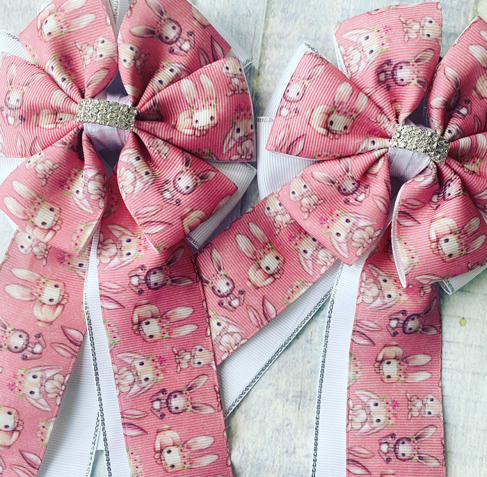 🤩 Show Bows: Bunnies Pink on White 💗