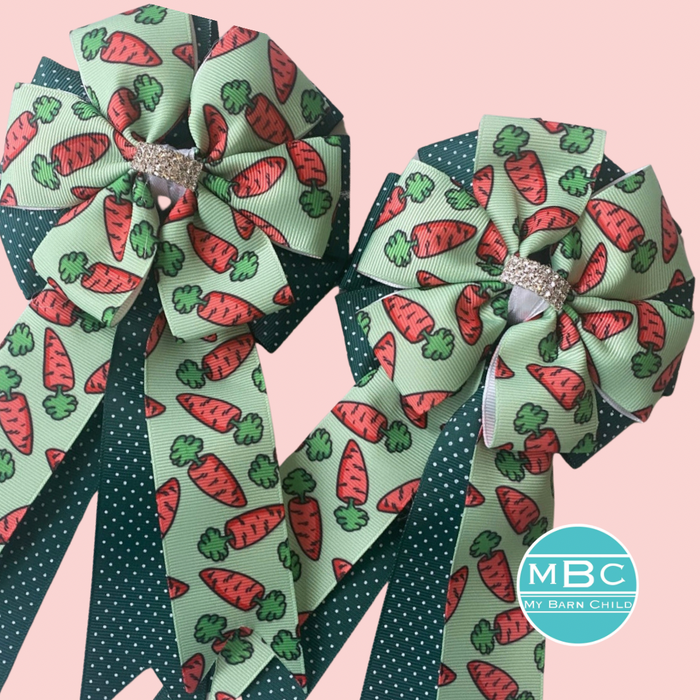 🤩 Show Bows: Carrots On Dark Green Swiss Dot 🥕