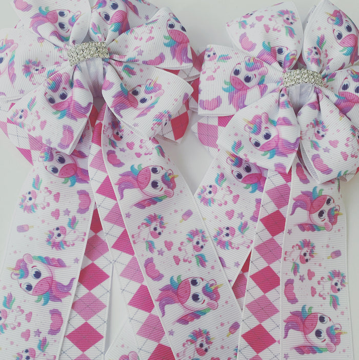 🤩 Show Bows: Unicorns on Pink Argyle