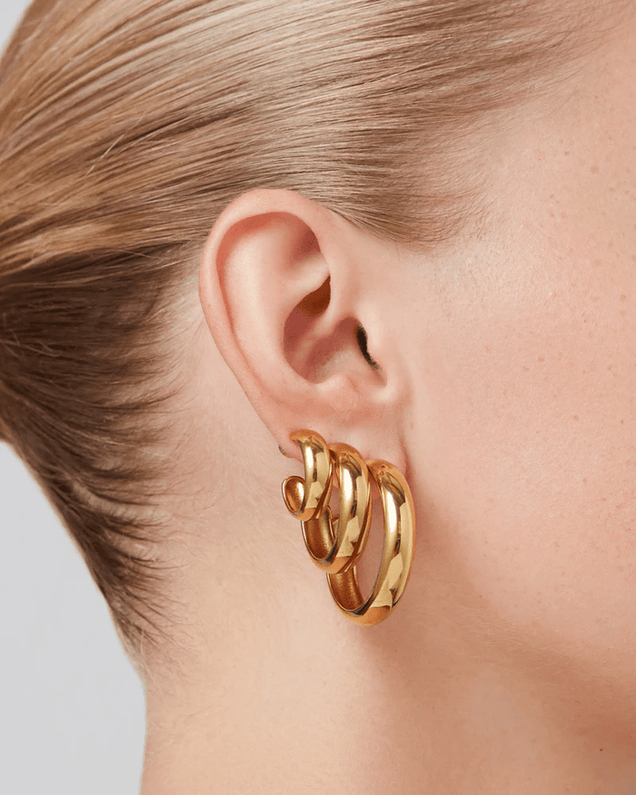Staple Hoops Small in Gold